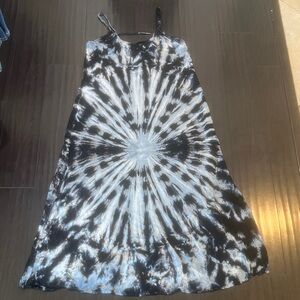 NEW Daisy Island Maxi Tye-Die Dress Blue and White with Side Slits Size Medium